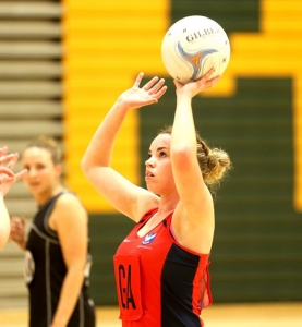 100817 LB 0030 College Netball Georgina Kelly 647x700
