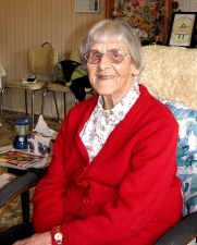 230720 SN 0117 Doris Wakelin 103 years old web