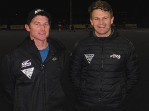 ash16hockey coach 696x522